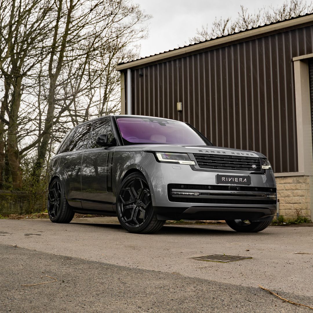 23 Inch Riviera RF7 Gloss Black Range Rover L460