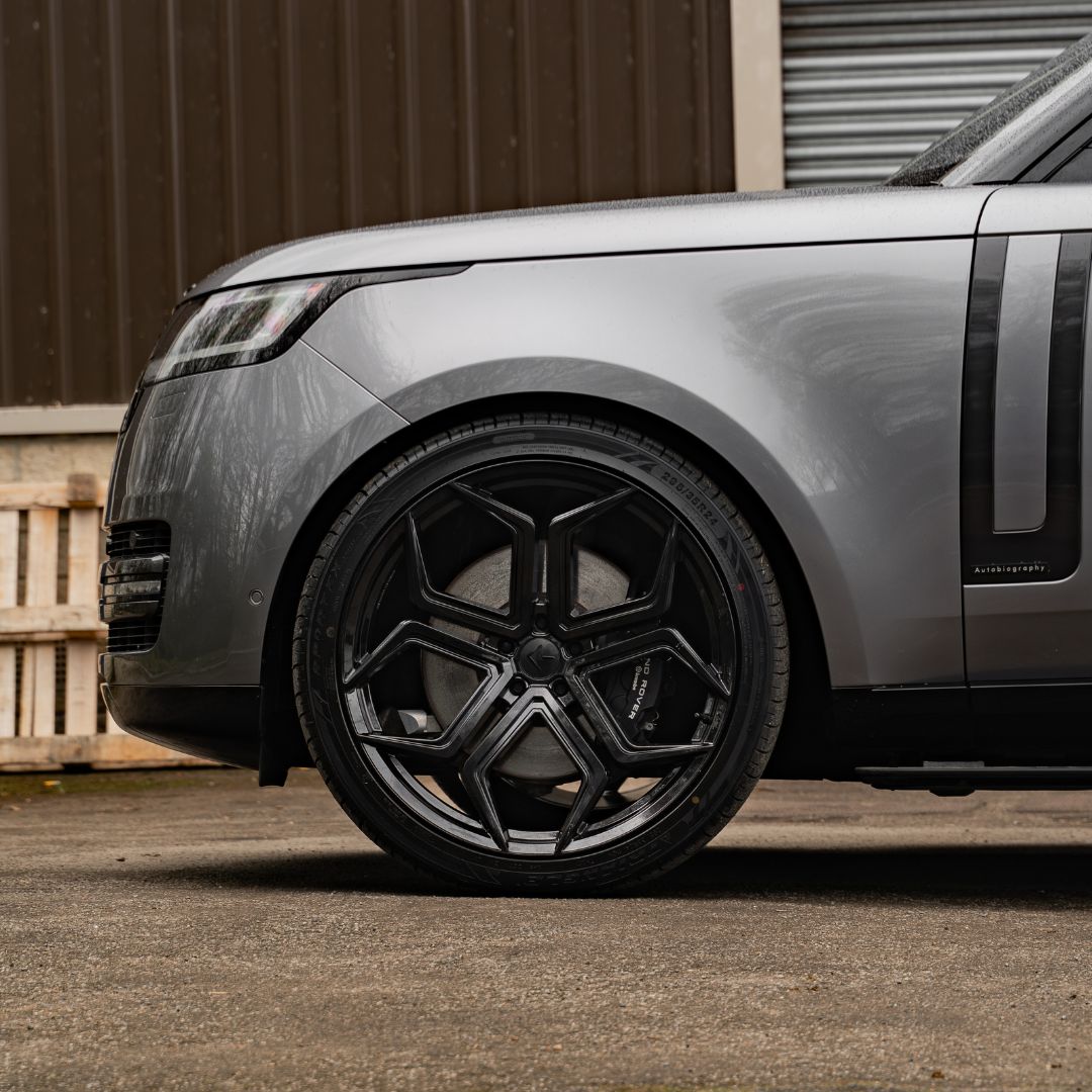 23 Inch Riviera RF7 Gloss Black Range Rover L460