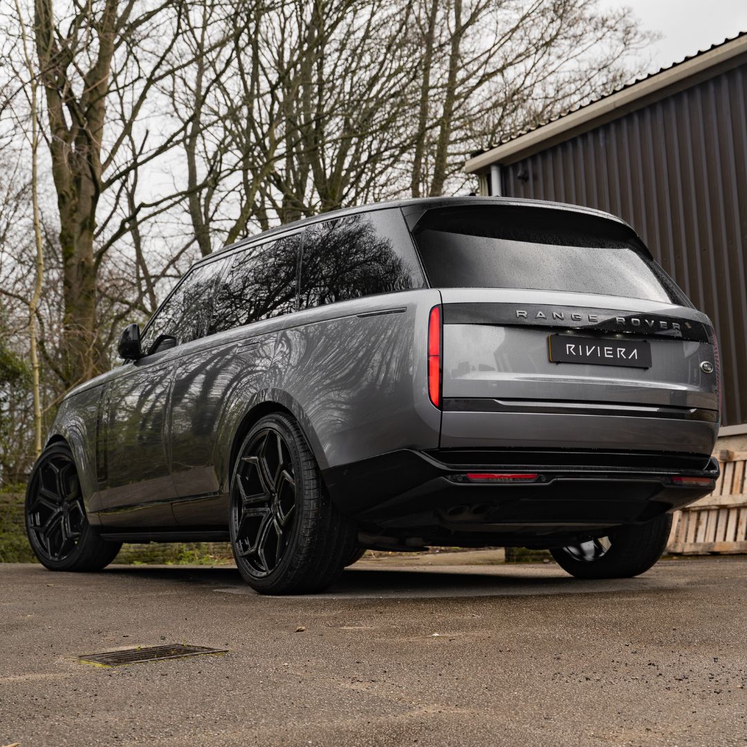 23 Inch Riviera RF7 Gloss Black Range Rover L460