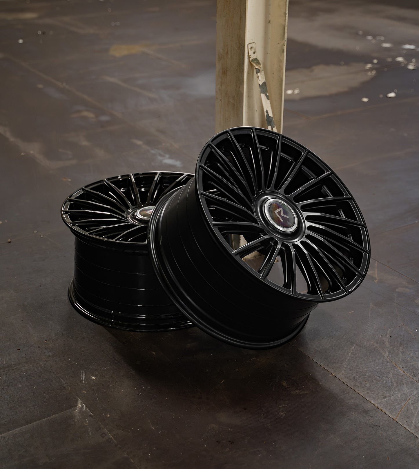 20 Inch Riviera RF8 Gloss Black (Set of 4)