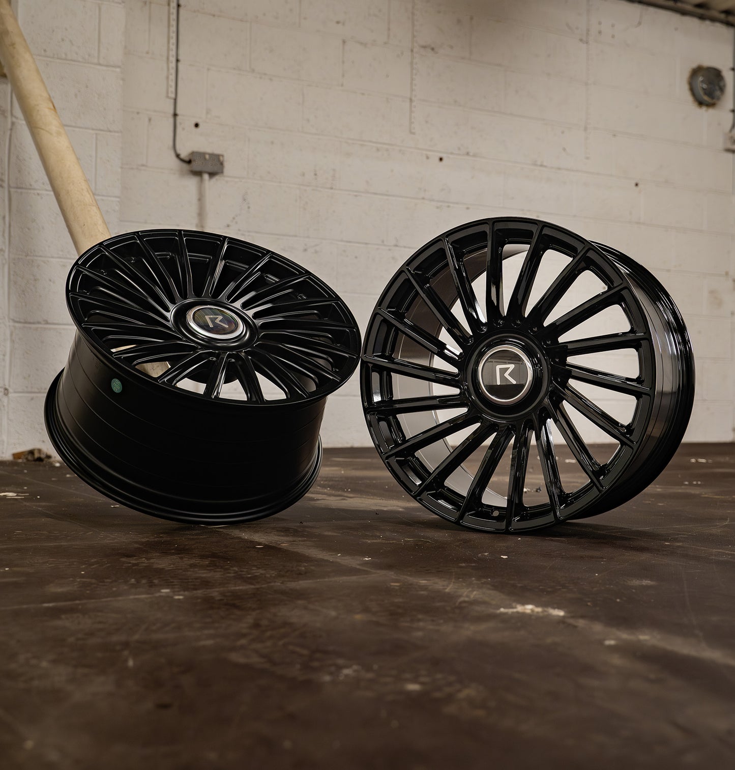 20 Inch Riviera RF8 Gloss Black (Set of 4)