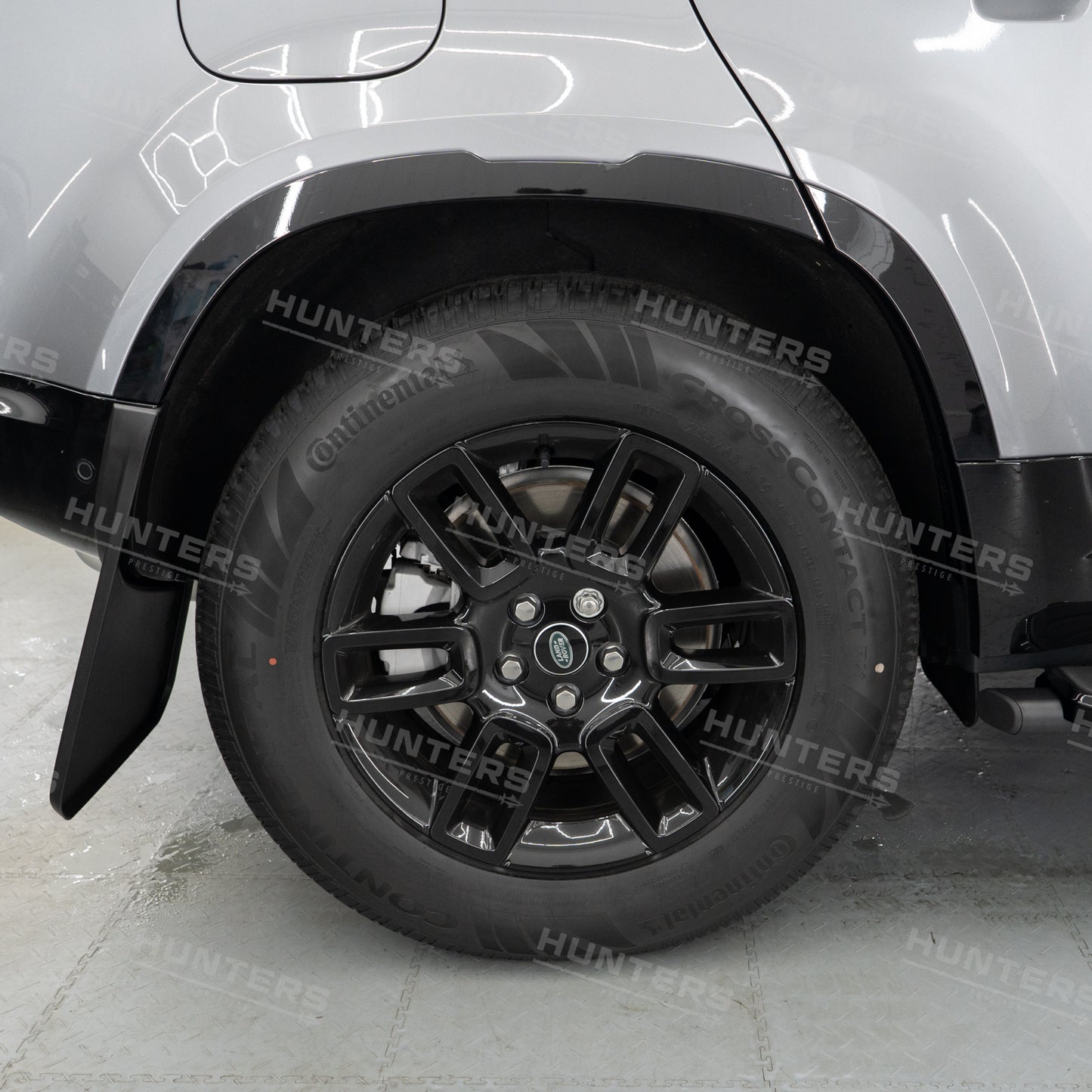 LR Genuine Standard Wheel Arch Kit - Gloss Black