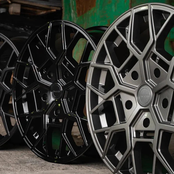 18 inch Riviera RTX Gloss Black Alloy Wheel (Set of 4) - House of Vulkan