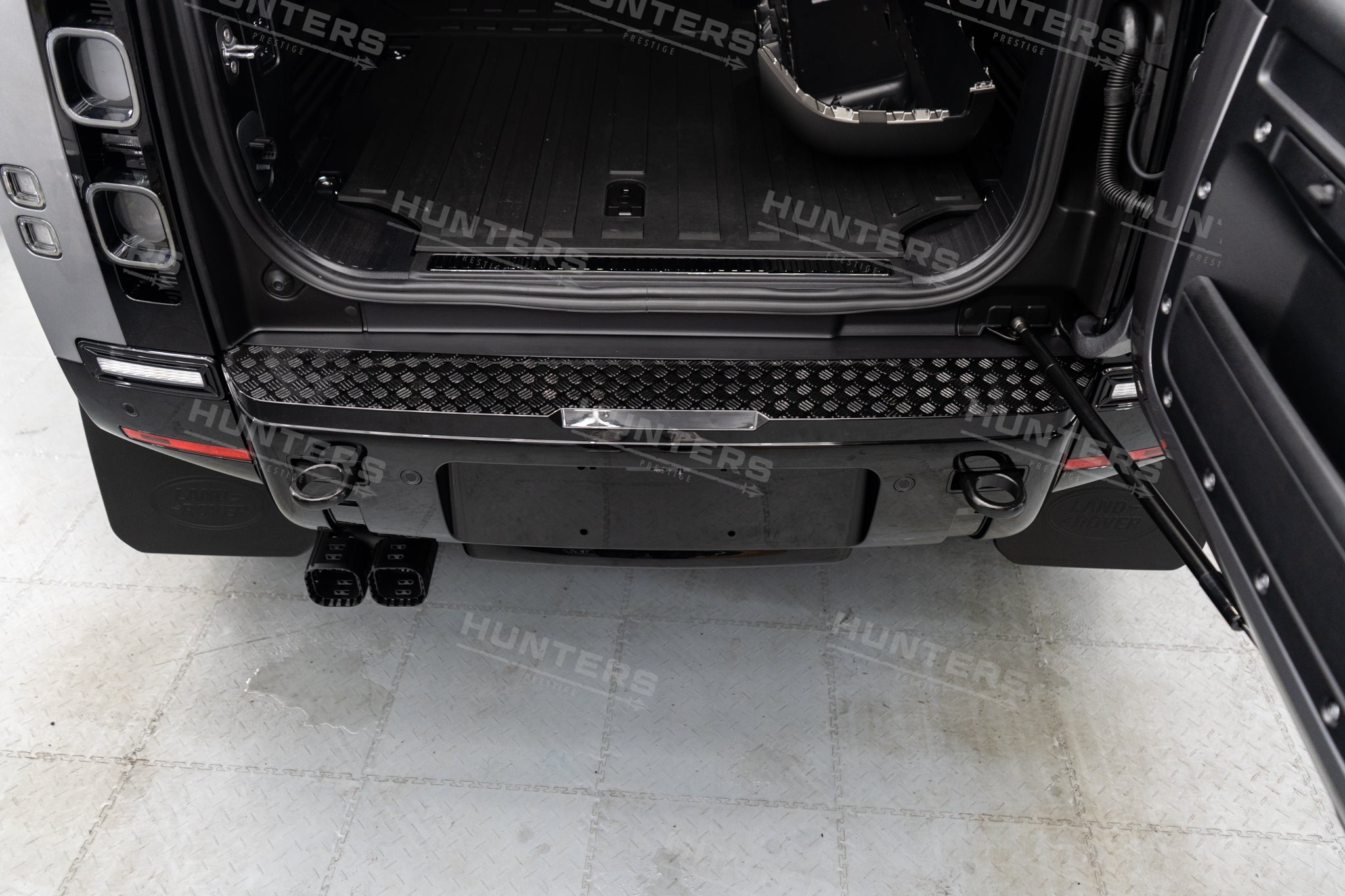 DEFENDER L663 CHEQUER PLATE TAILGATE SCRATCHPLATE FULL COVER-90/110/130-V2