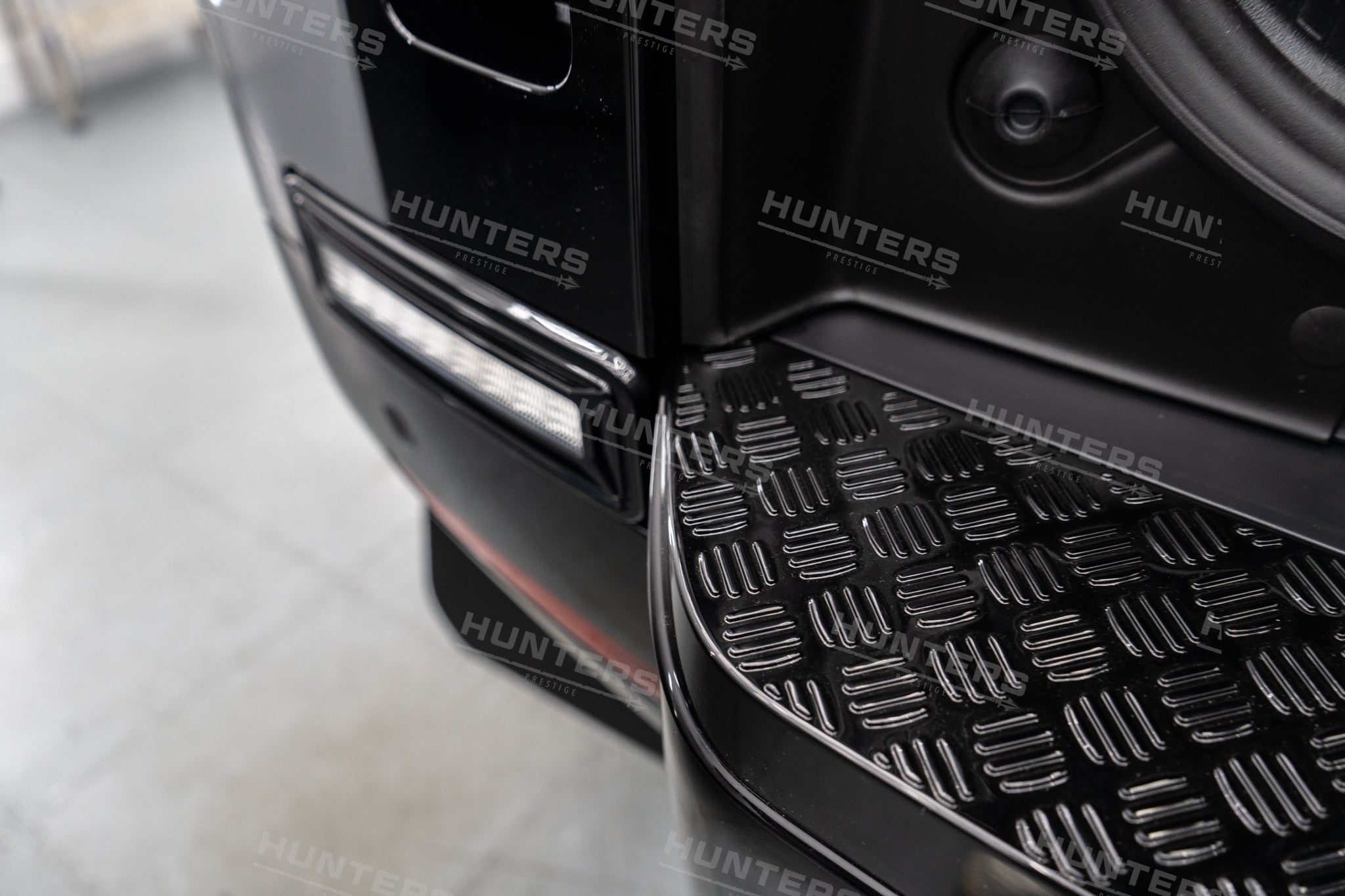 DEFENDER L663 CHEQUER PLATE TAILGATE SCRATCHPLATE FULL COVER-90/110/130-V2