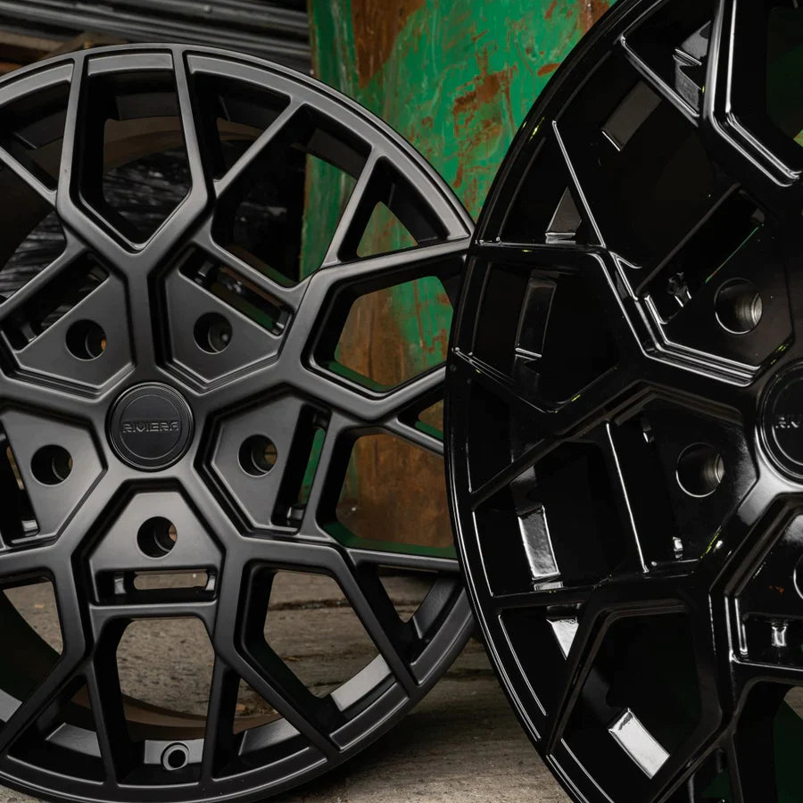 18 inch Riviera RTX Gloss Black Alloy Wheel (Set of 4) - House of Vulkan